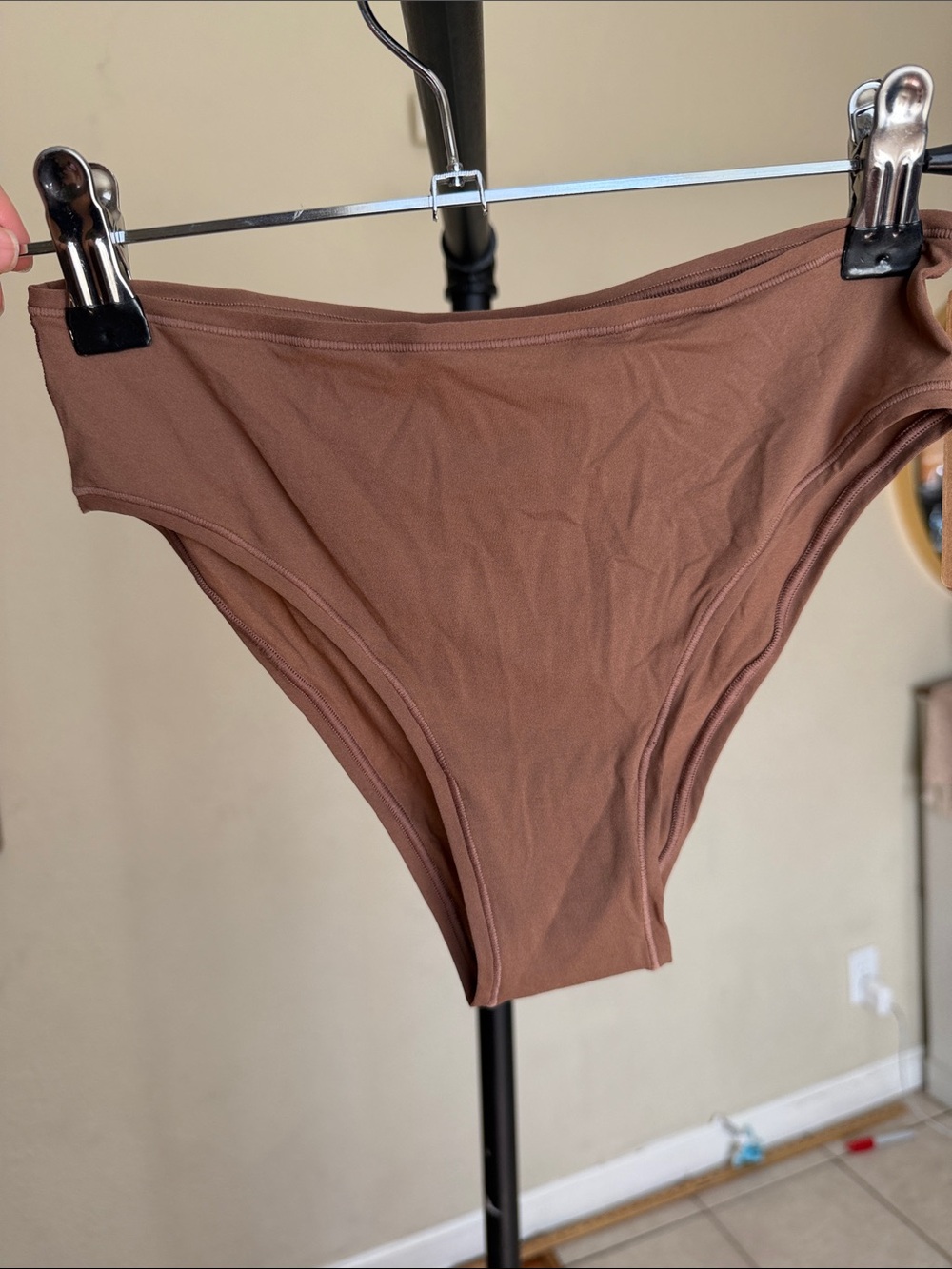 SKIMS Fits Everybody Cheeky Brief Jasper
Size M